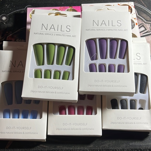 5 colour press on nail with 2 box gold &siver charms - Picture 2 of 7